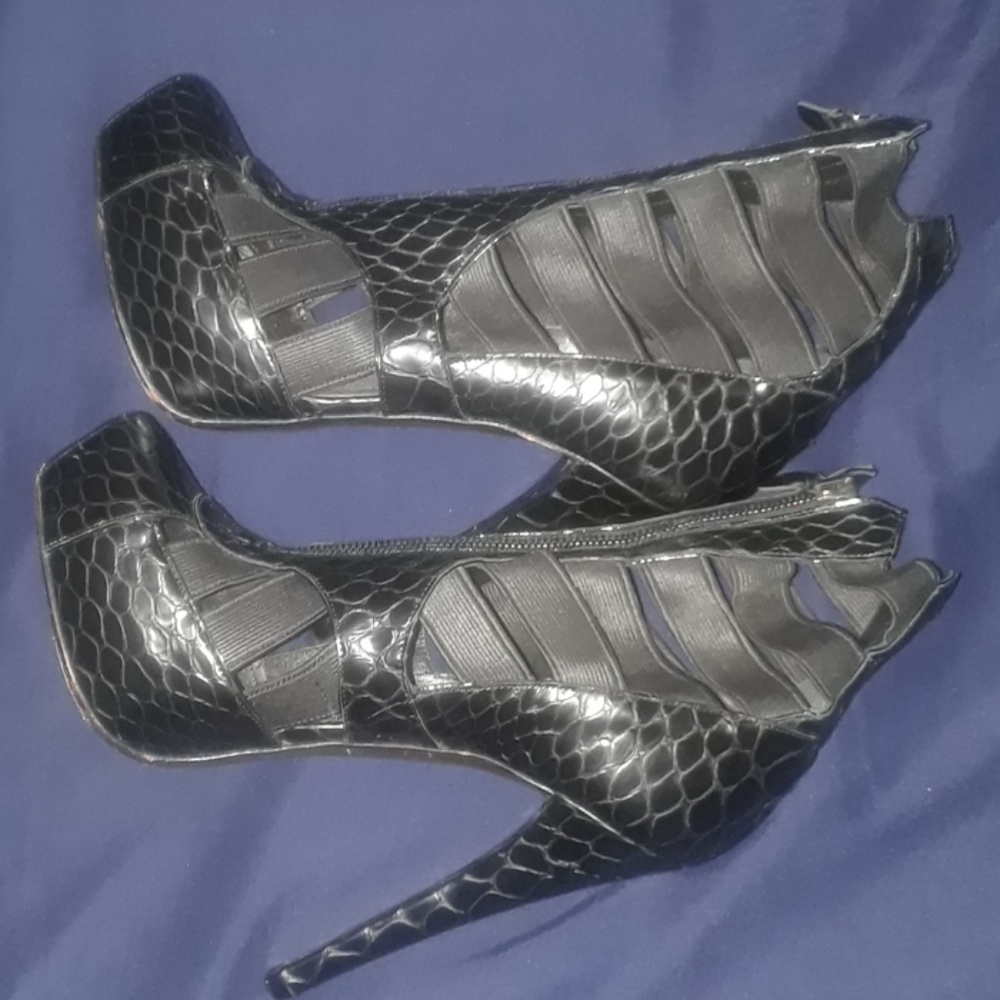 🎄🎁Donna Karan (made in Italy) Heels